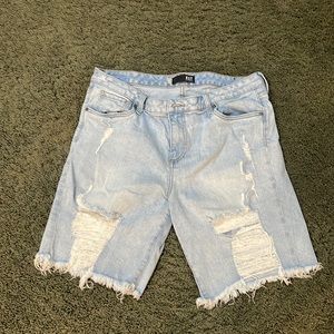 Kut “Sophie” Bermuda short. Very distressed size 16